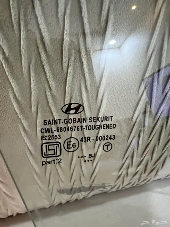 زجاج قزاز اكسنت 2022 يمين امامي خلفي مع ديكور بابين يمين 1