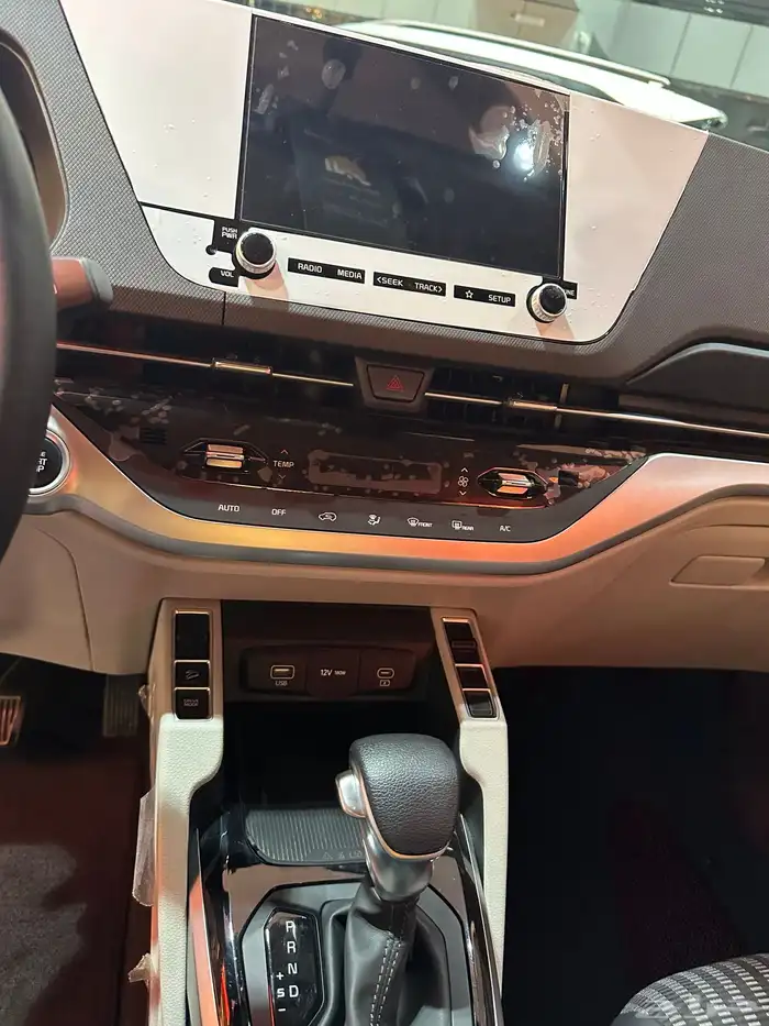 كيا كارينز GLS 2025 3