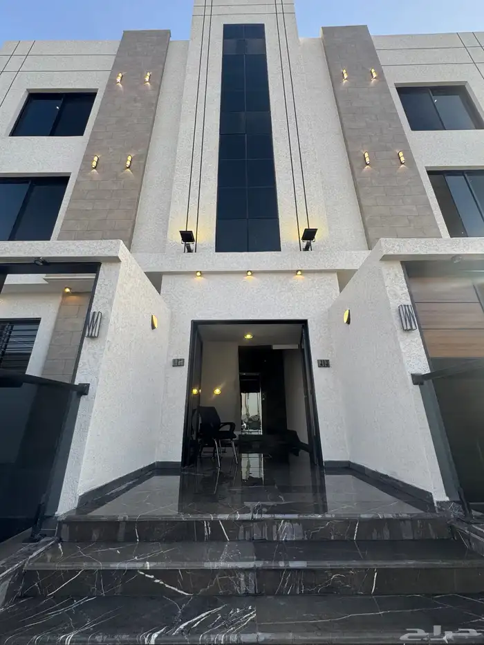 للبيع بمدينه أبها شقه تمليك علوي مع سطح خاص ومصعد شغال 1