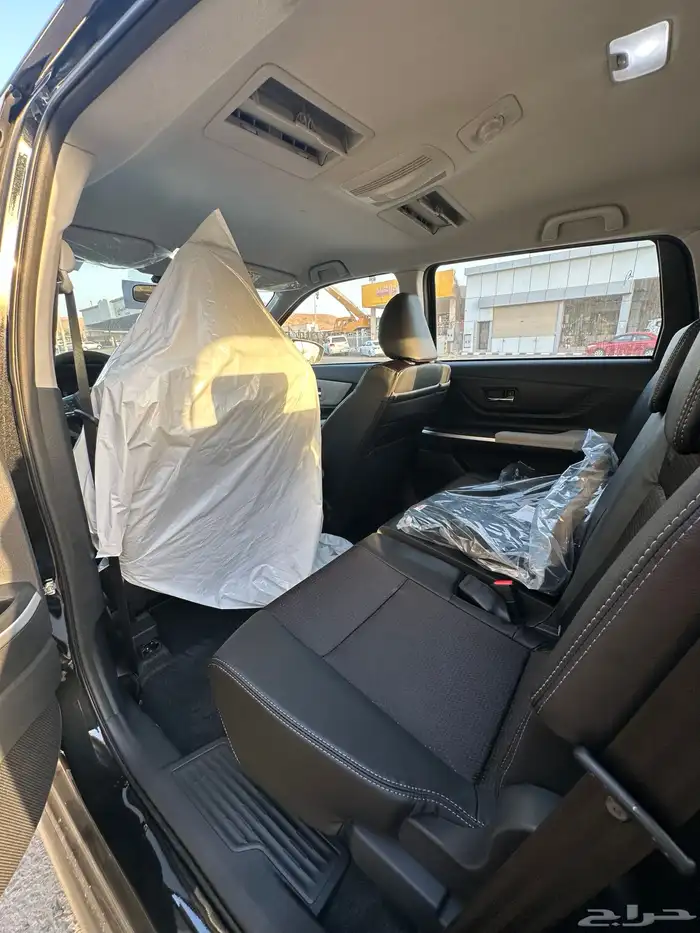 تويوتا فيلوز العائلية 4 سلندر موديل 2025 لون أسود 5