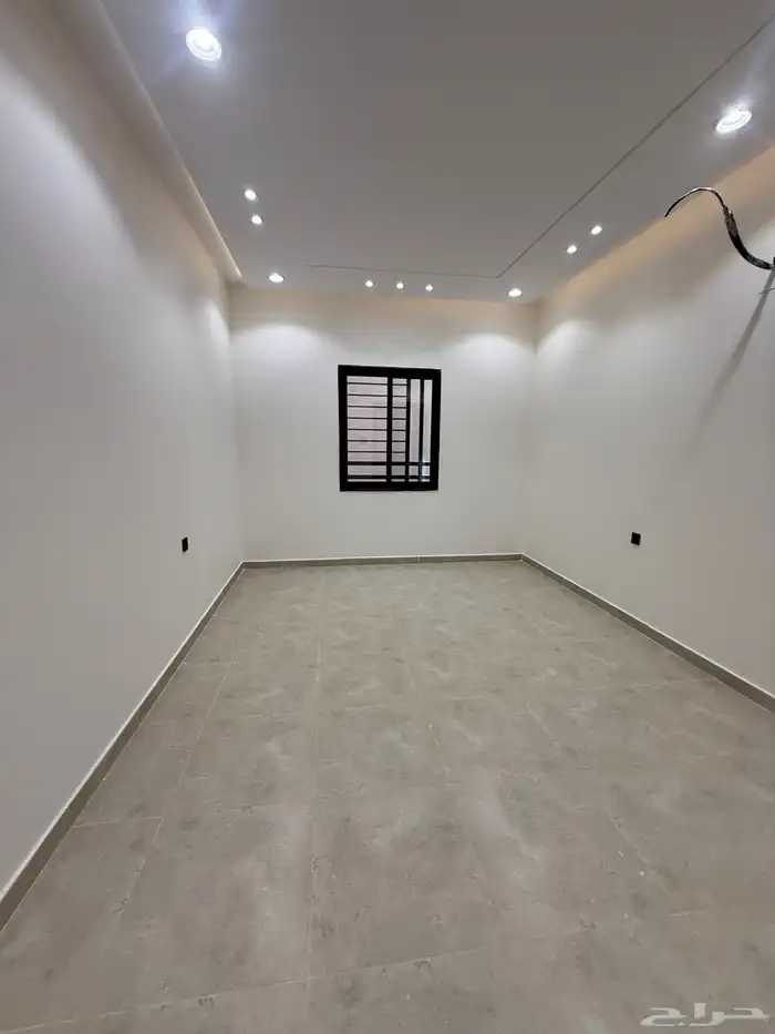 للبيع دور أرضي بحوش وشقق علويه بسطح مخطط الراجحي الضيافه 22