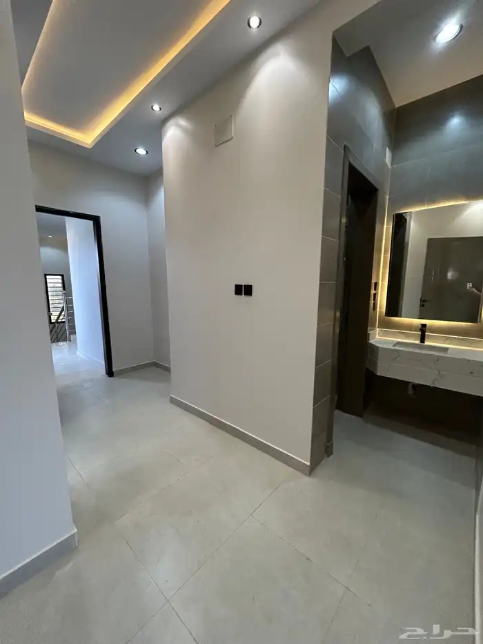 للبيع روف علوي بملحق مع مشب 8غرف 650الف 43