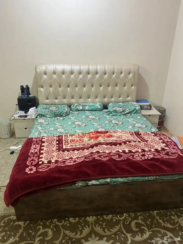 ايوجد عفش شقه للبيع غرفه نظيفه خشب نظيف وكنب 7 قطع نظيف 6