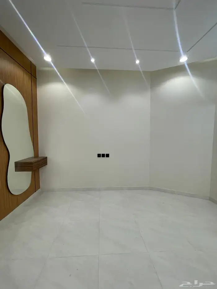 شقق علويه بأطلاله رائعه ودرج داخلى للسطح 520 الف قرب المطار 6