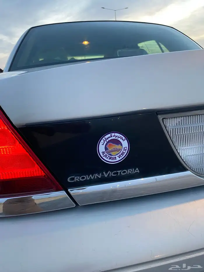 للبيع فورد فكتوريا 2011 نظيف 12