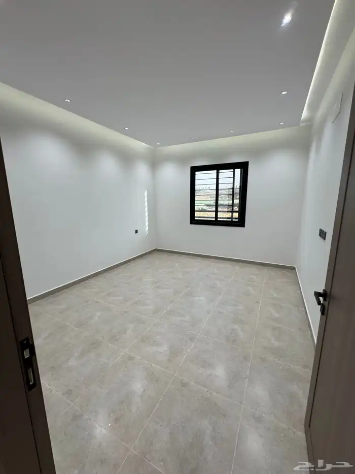 للبيع بمدينه أبها شقه تمليك علوي مع سطح خاص ومصعد شغال 22