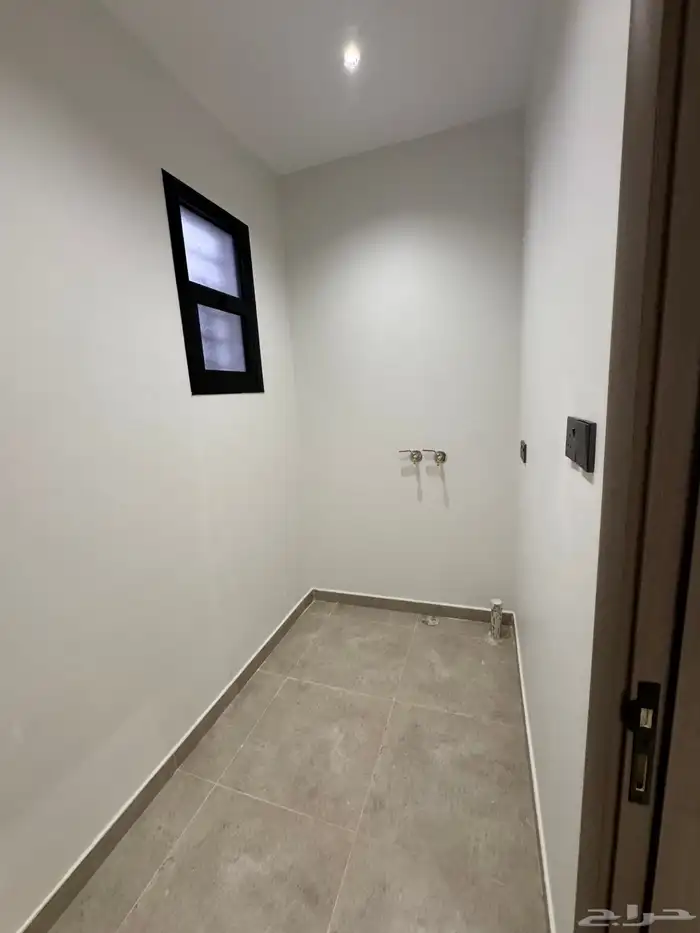 للبيع بمدينه أبها شقه تمليك علوي مع سطح خاص ومصعد شغال 18