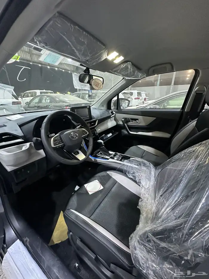 تويوتا فيلوز 4 سلندر موديل 2025 لون رمادي 2