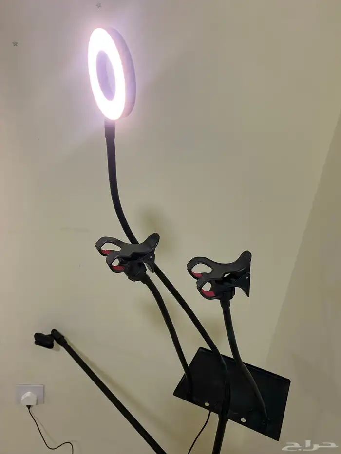 استاند اضاءة لتصوير مع مساكات للجوال مع ثلاث ألوان اضاءة 1