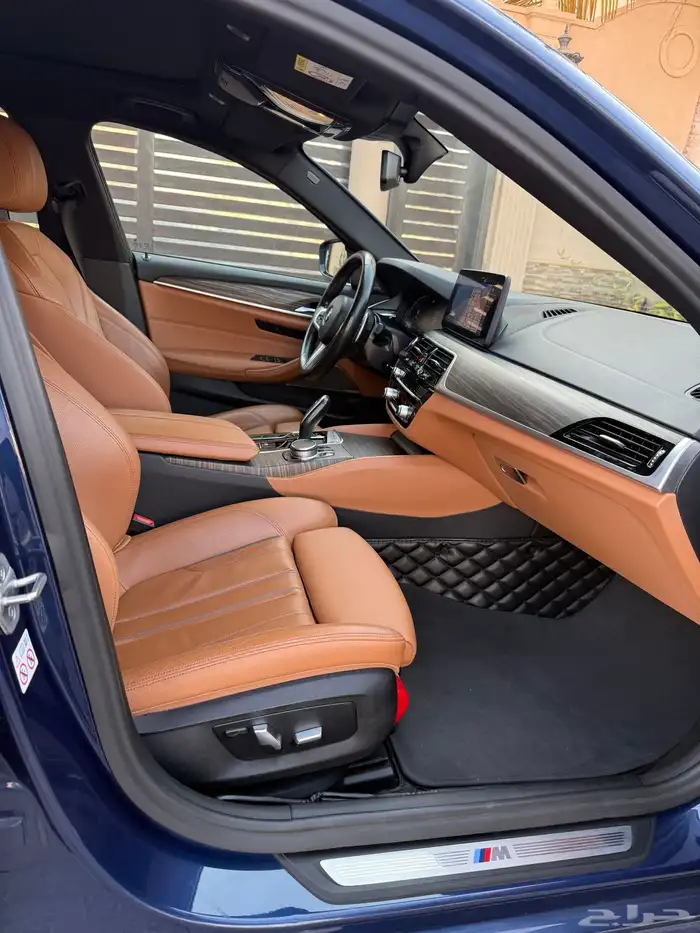 bmw530iفل كامل كيت ام موديل 2023 وكالة البيع (147000) 17