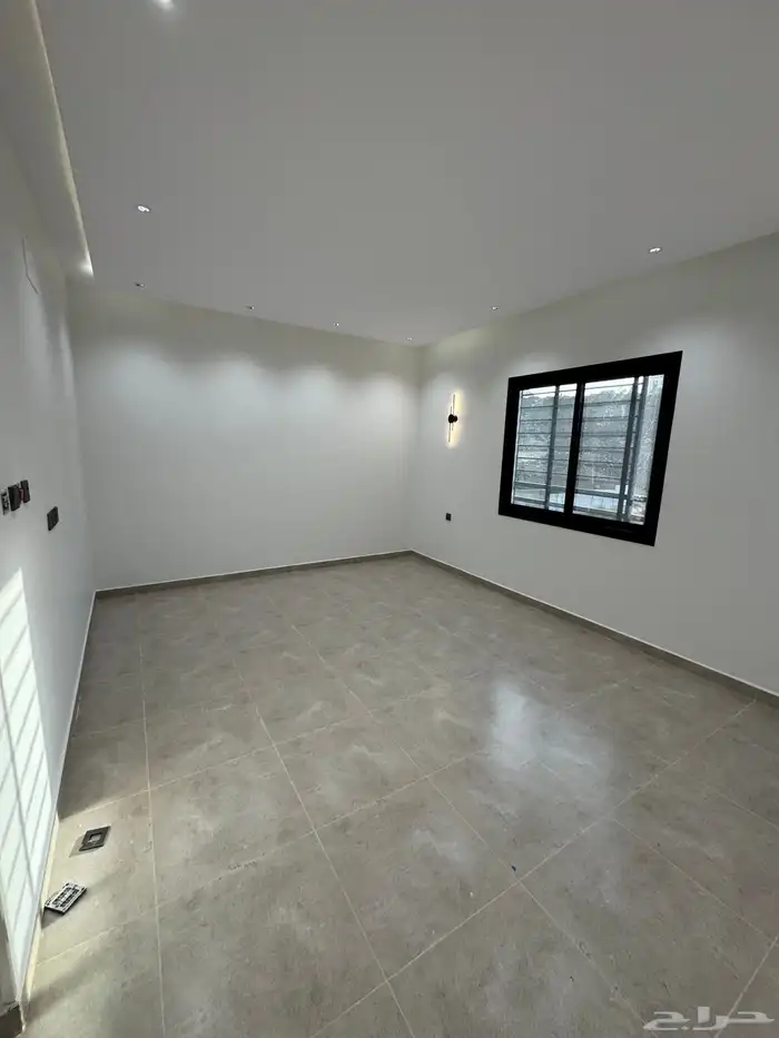 للبيع بمدينه أبها شقه تمليك علوي مع سطح خاص ومصعد شغال 12