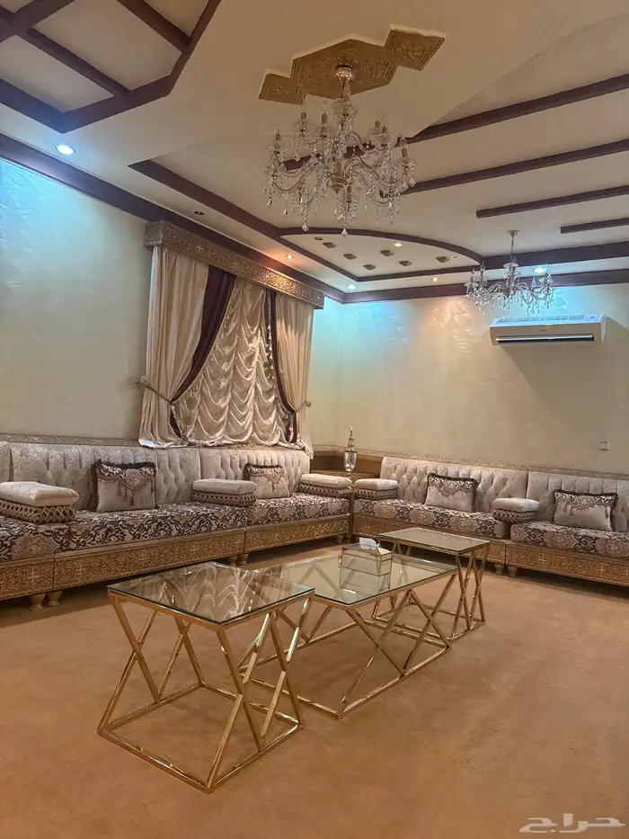 مجلس رجال للبيع جديد مع ثريات وطاولات 0