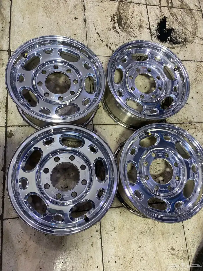 طقم جنوط ملكي ثمانية مسمار مقاس 16 أصلي وكالة 1