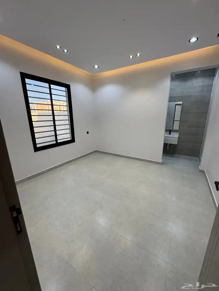 للبيع روف علوي دور ثاني مع ملحق بمشب مدخل مستقل بسعر مناسب 25