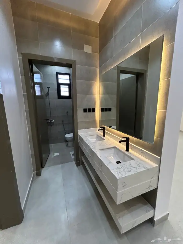 للبيع روف علوي بملحق مع مشب 8غرف 650الف 25