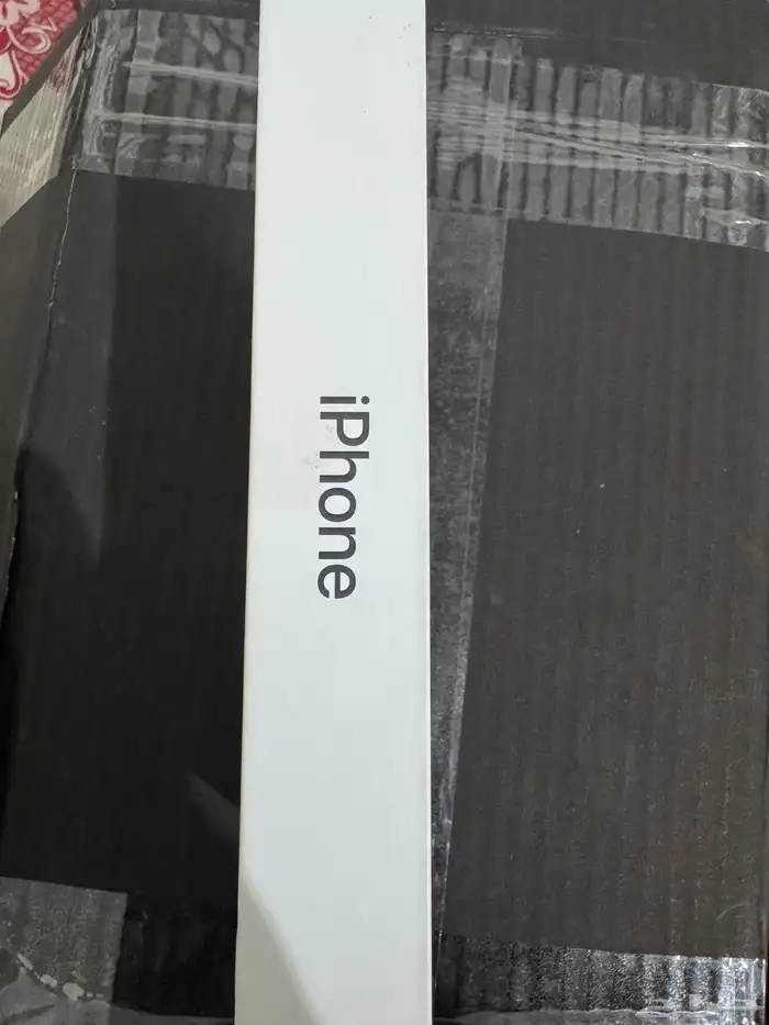 آيفون 16 مساحة 128 لون اسود   جديد بالكرتون لم يتم الفتح 1