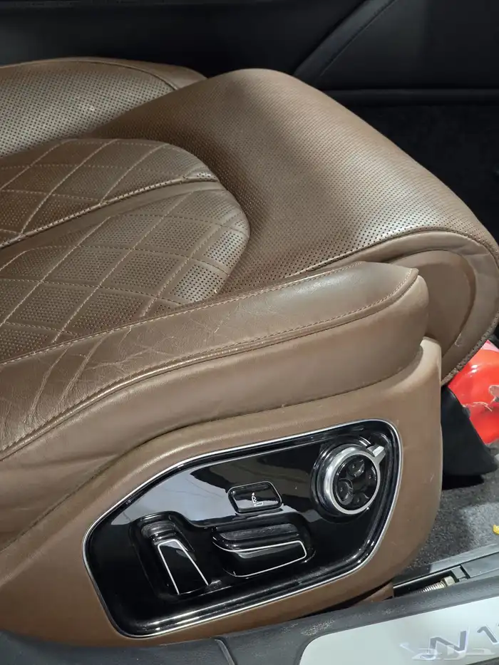 اودي A8-L موديل 2014 بحاله ممتازه 13