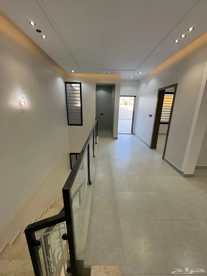 للبيع روف علوي دور ثاني مع ملحق بمشب مدخل مستقل بسعر مناسب 26