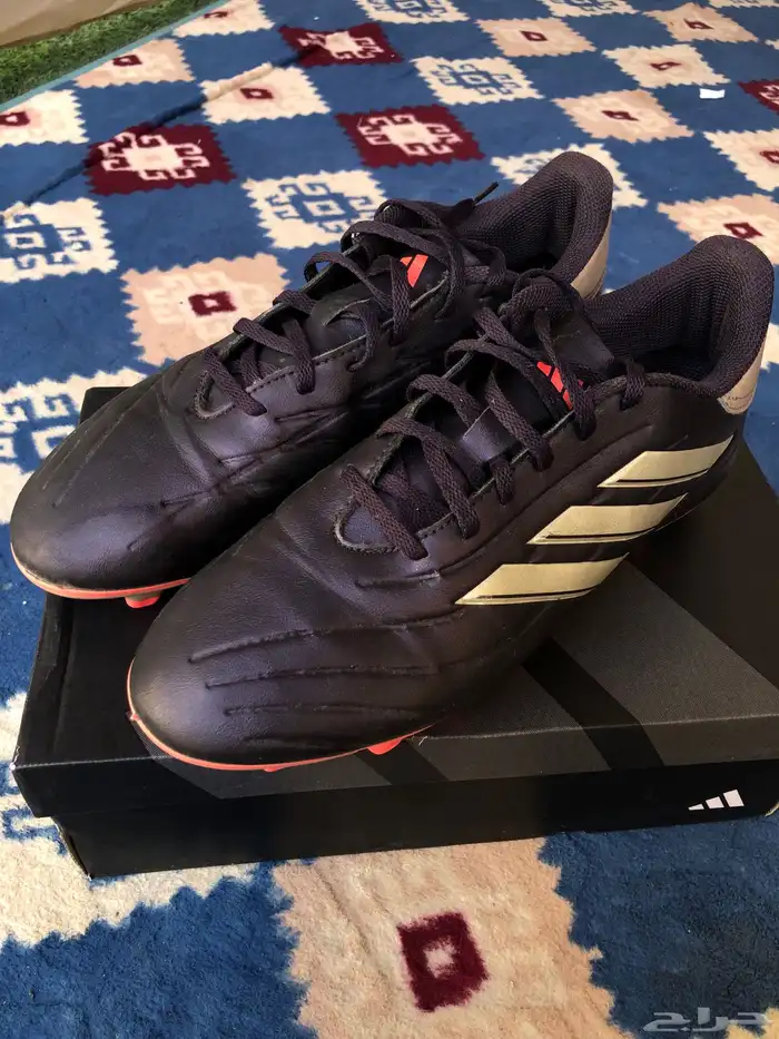 بوت كورة اديداس مقاس 43 0