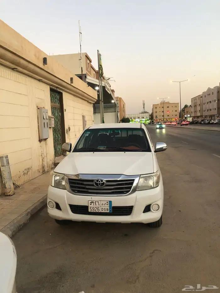 هايلوكس 2012 خليجي جديده منوة المستخدم ماشية 180 الف فقط 5