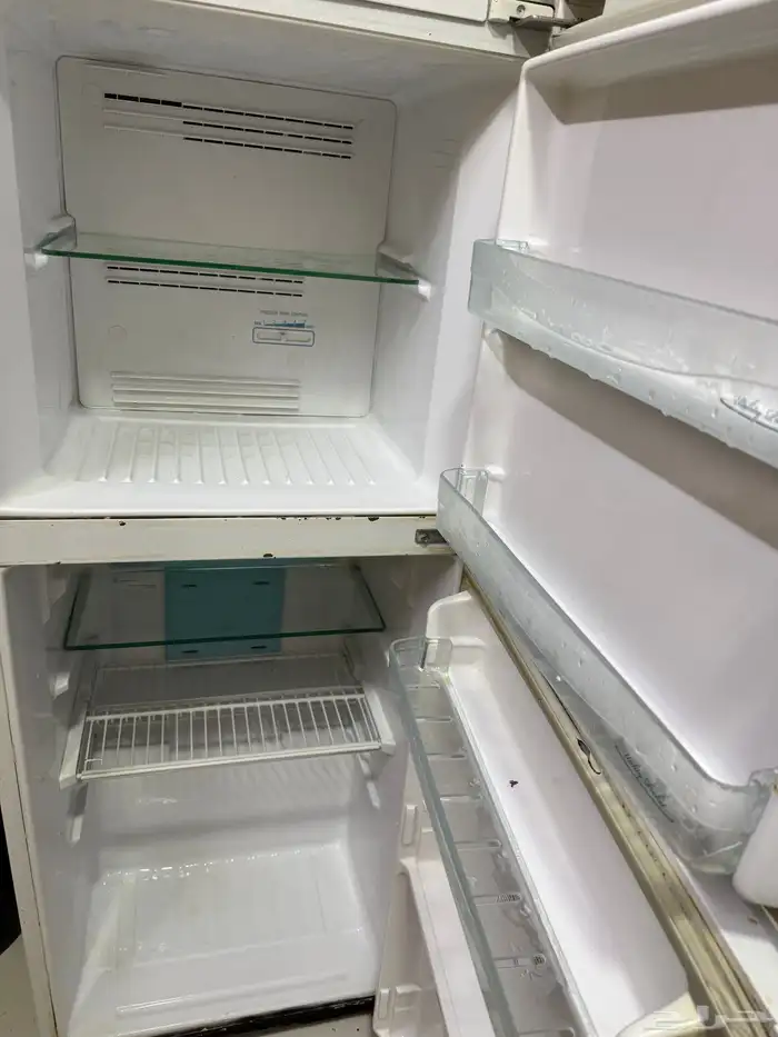 ثلاجة توشيبا شغال ماف اي شي نظيف ف درج معي 2