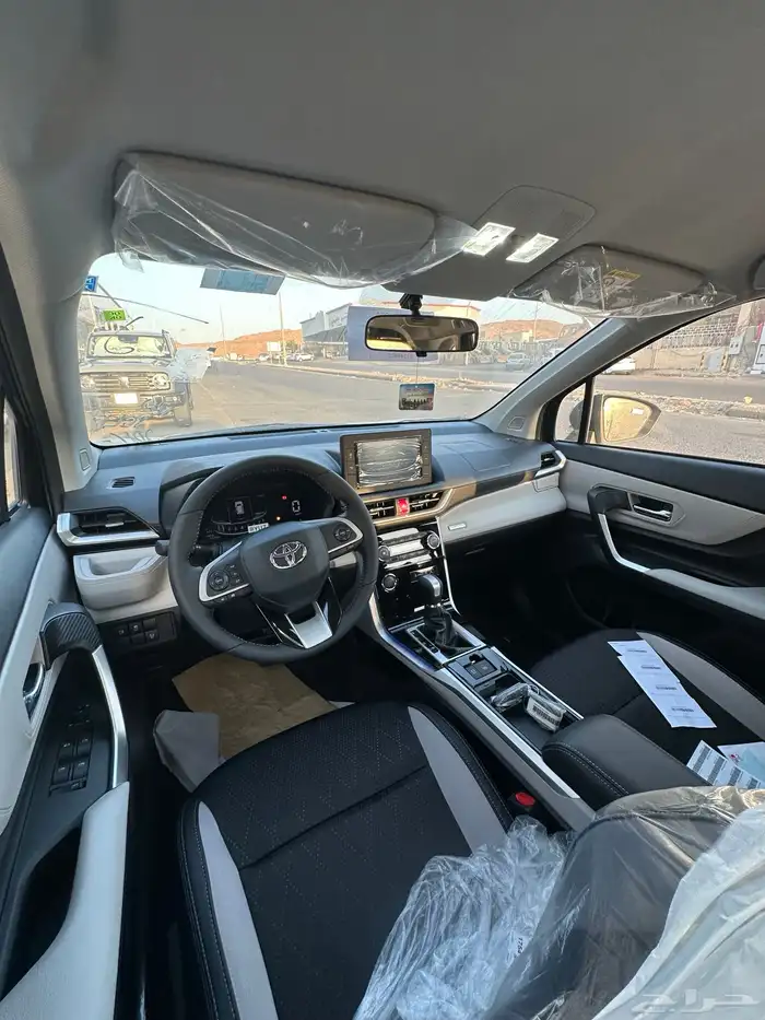 تويوتا فيلوز العائلية 4 سلندر موديل 2025 لون أسود 3
