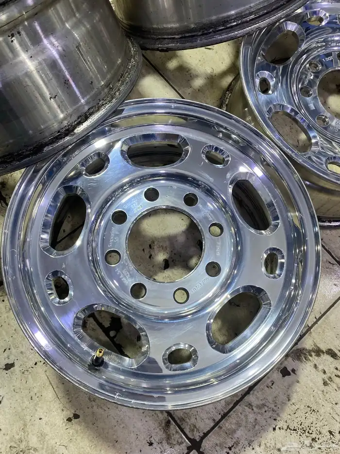 طقم جنوط ملكي ثمانية مسمار مقاس 16 أصلي وكالة 8