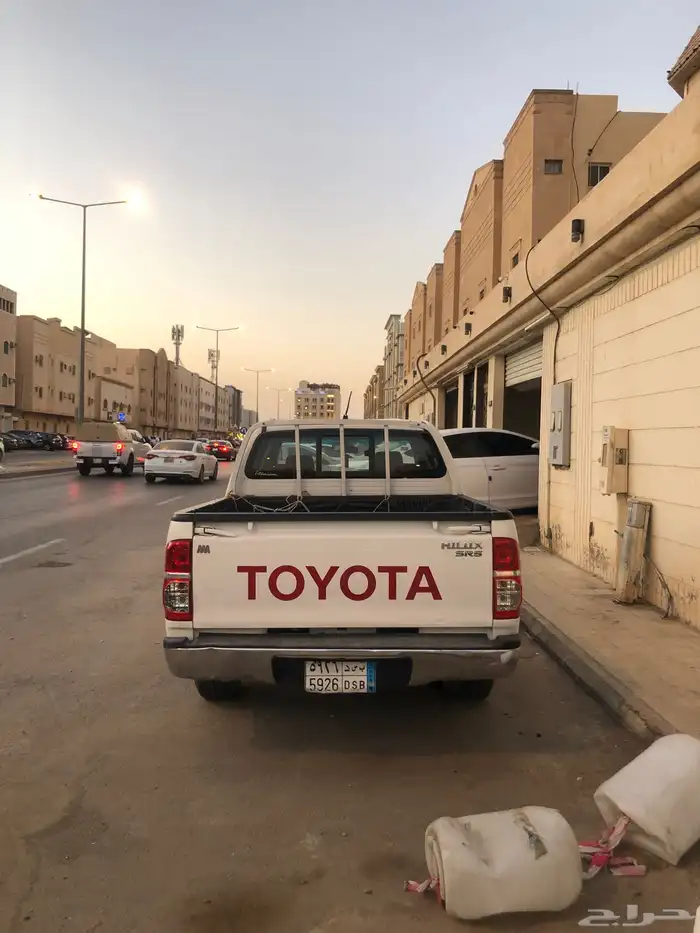 هايلوكس 2012 خليجي جديده منوة المستخدم ماشية 180 الف فقط 3