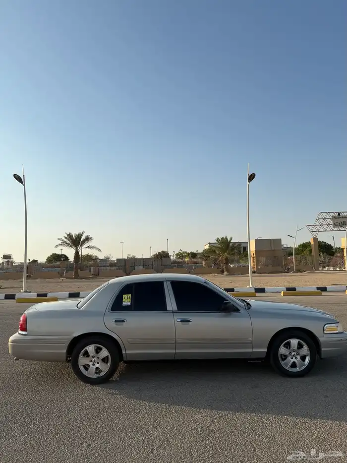 فورد كراون فكتوريا 2012 10