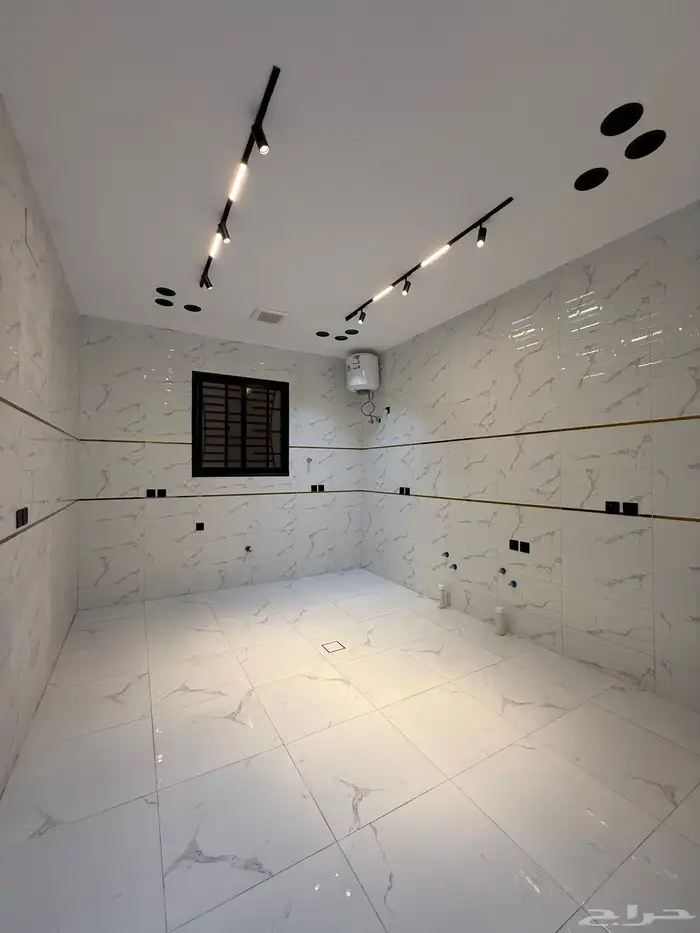 للبيع بحي الضيافة شقق أرضي وعلوي بسطح موقع كامل الخدمات 15