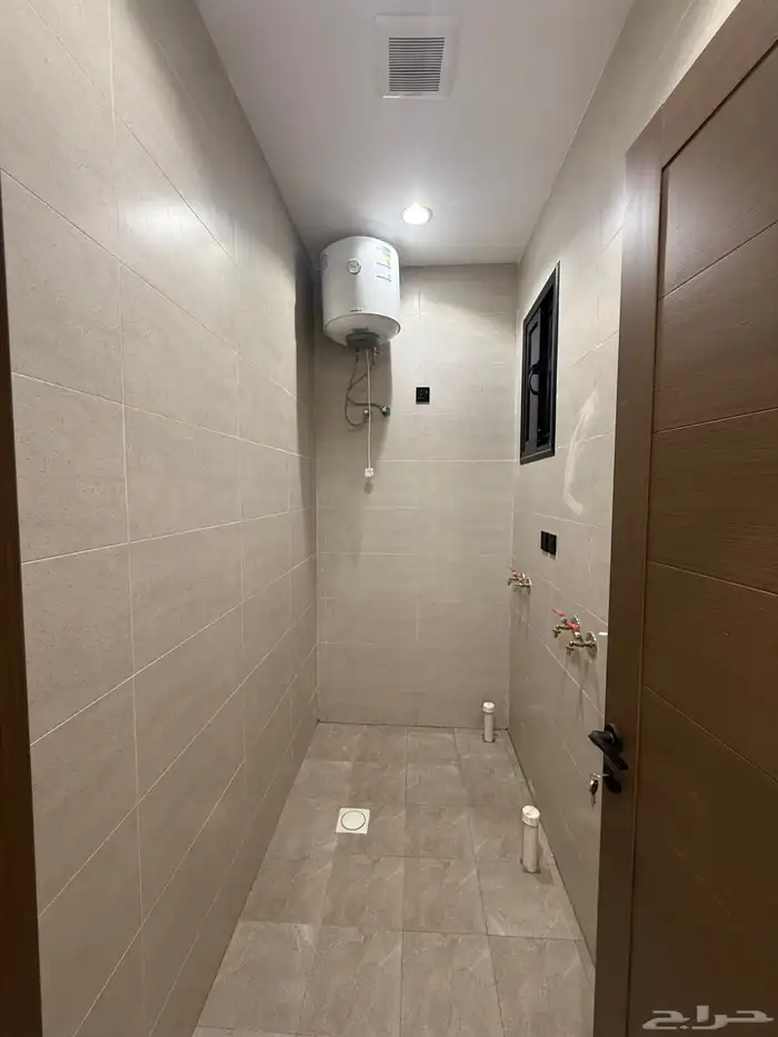 للبيع دور أرضي بحوش وشقق علويه بسطح مخطط الراجحي الضيافه 9