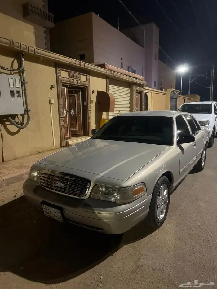 فورد كراون فكتوريا 2012 25