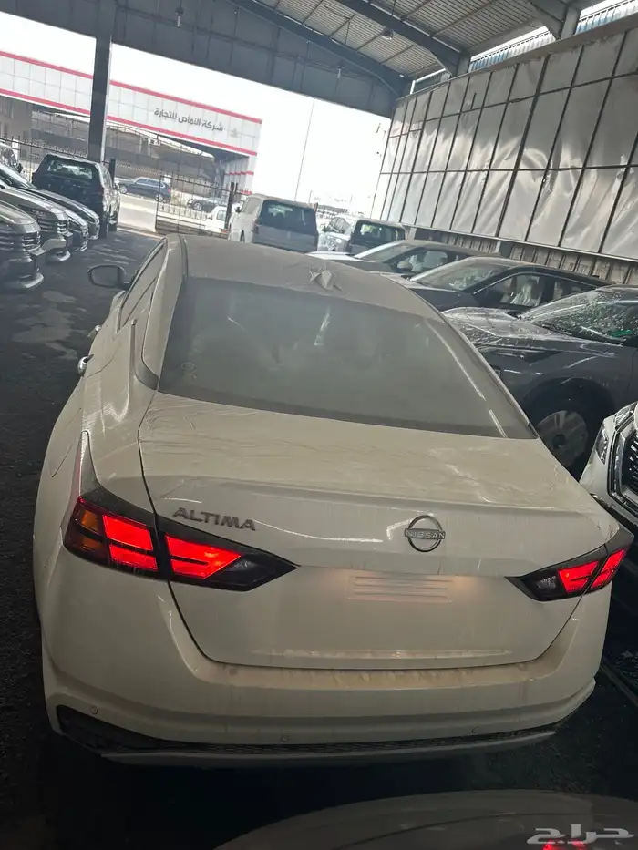 نيسان التيما S استندر 2026 ابيض رصاصي اسود 3