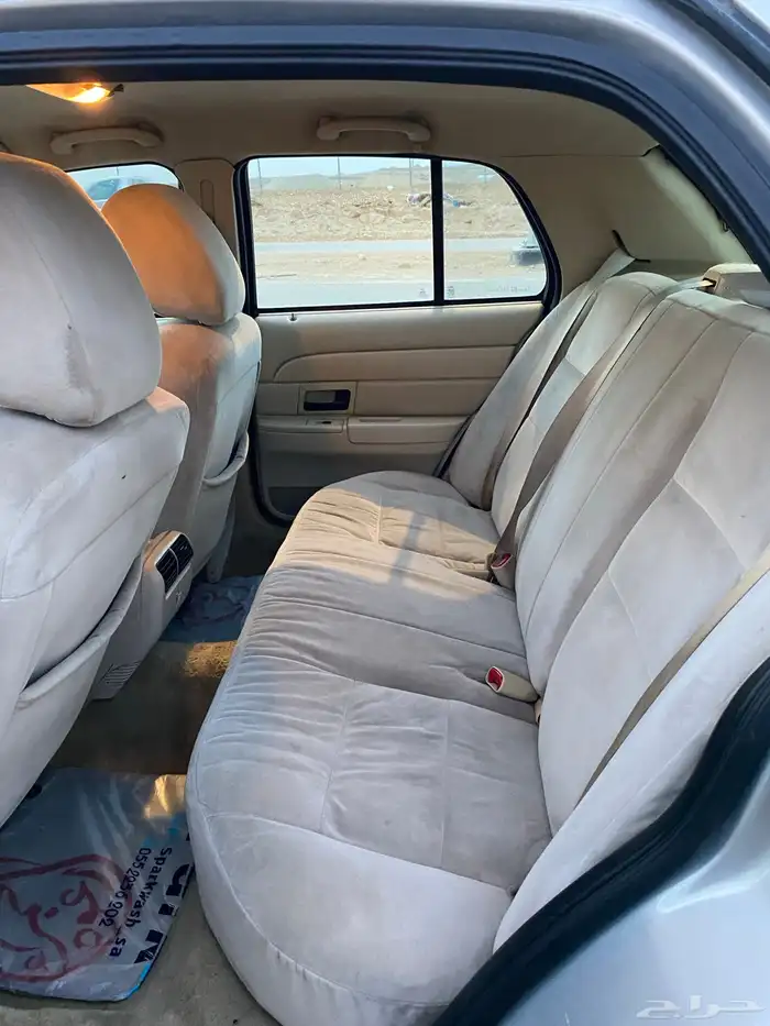 للبيع فورد فكتوريا 2011 نظيف 9