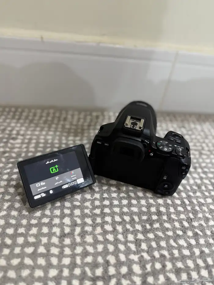 كاميرة كانون 250d مع عدسة تقريب 2