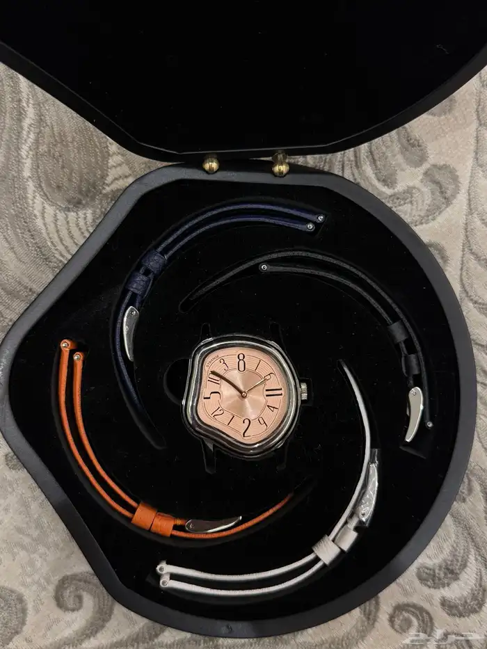 ساعة مميزة جدا  لأصحاب التميز 2