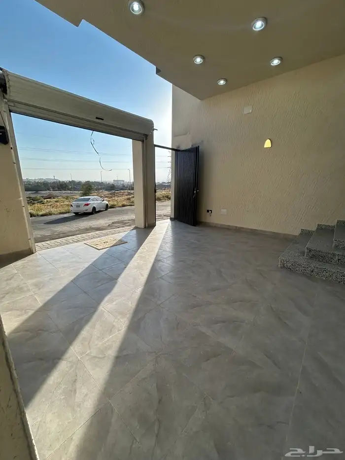 للبيع روف علوي بملحق مع مشب 8غرف 650الف 1