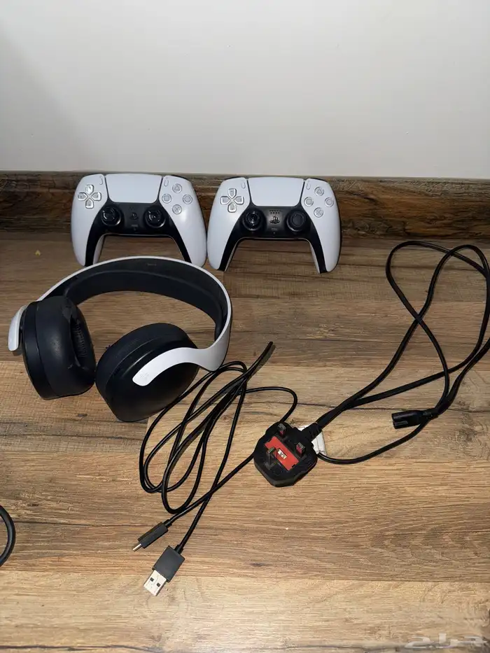 سوني فايف حالة السوني جيد جدا  مع اليدتين و السماعه 4