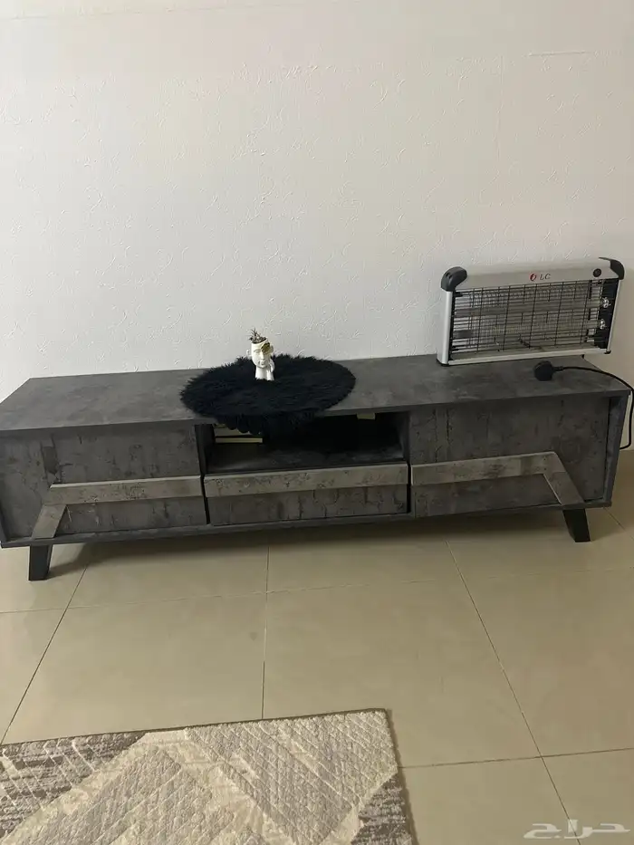 كنب حرف L وطاولات عدد5 وطاولة كبيرة وطاولة شاشة 2