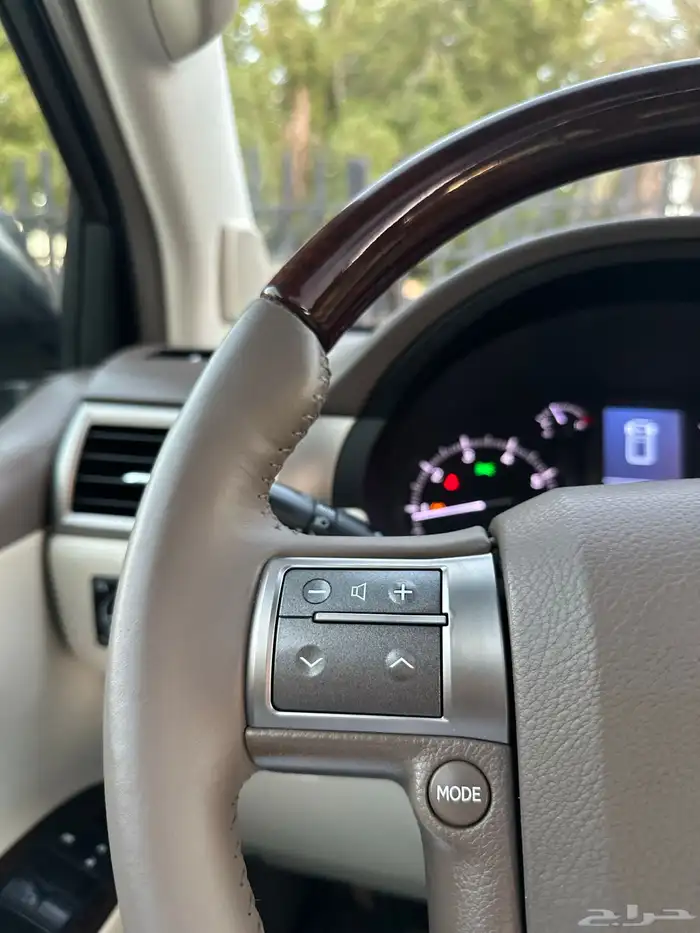 لكزس GX460 موديل 2014 سعودي فل كامل 24