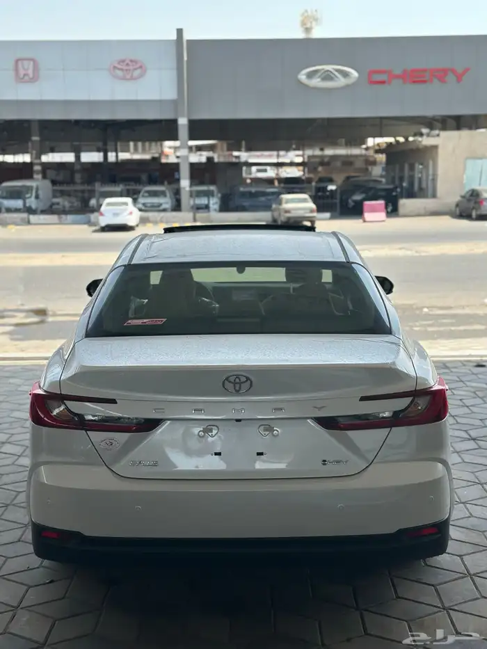 تويوتا كامري E بلص هايبرد الوان ابيض موديل 2025 5