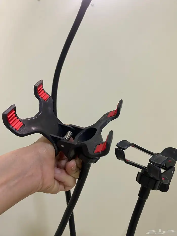 استاند اضاءة لتصوير مع مساكات للجوال مع ثلاث ألوان اضاءة 3