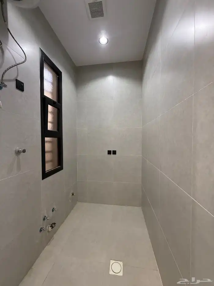 للبيع روف علوي بملحق تشطيب vip شمال حي الراقي 23