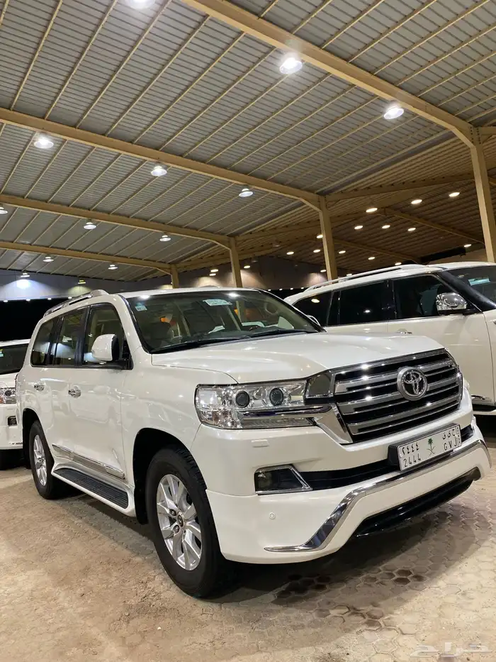 للبيع جيب جي اكس ار 2017 فل كامل عبداللطيف عداد 95 الف 3