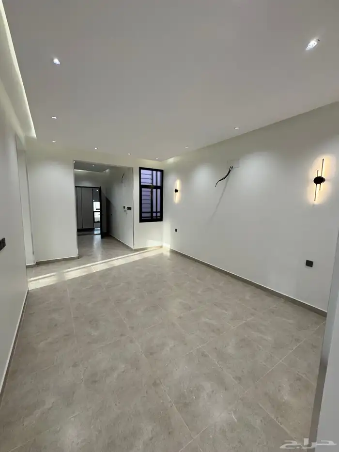 للبيع بمدينه أبها شقه تمليك علوي مع سطح خاص ومصعد شغال 26