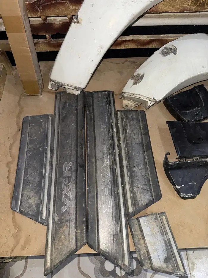 قطع صالون لاندكروزر 1997 0