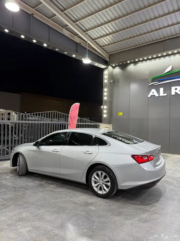 شيفرولية ماليبو 2021 فضي لدى معرض(عبيد الرشيدي) 6