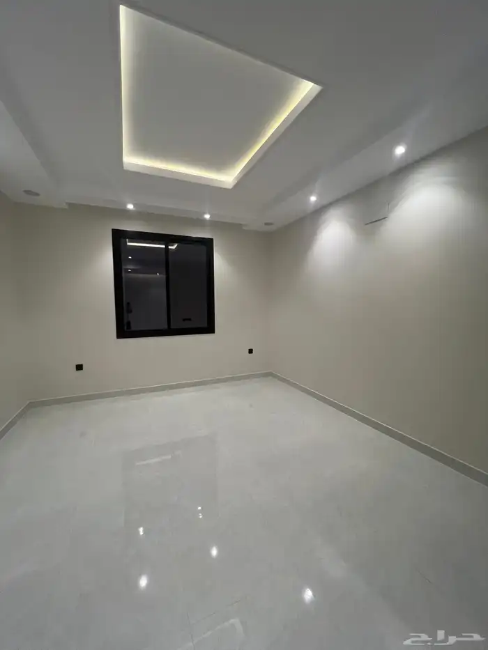 للبيع شقة ارضية فاخرة حي العزيزية احد رفيدة 7