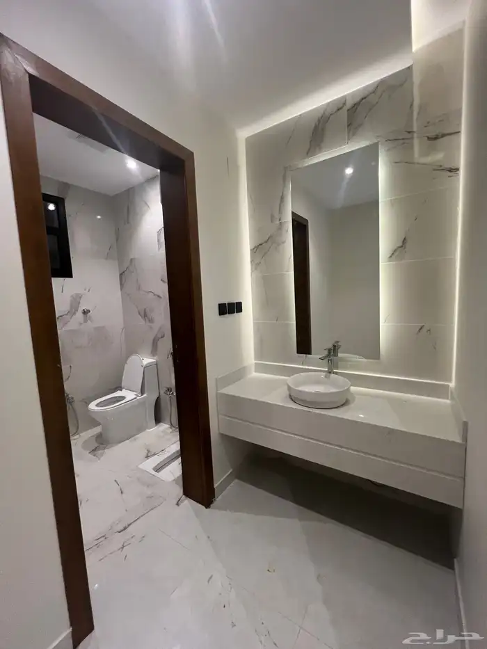 للبيع شقة ارضية فاخرة حي العزيزية احد رفيدة 4