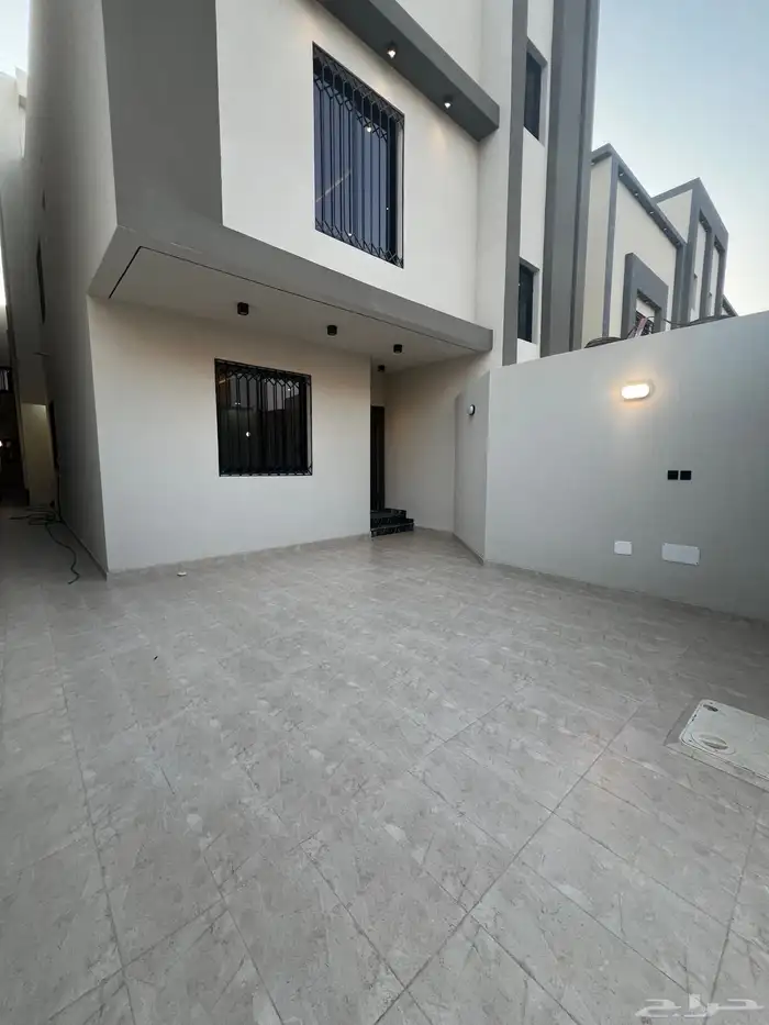 للبيع شقة ارضية فاخرة حي العزيزية احد رفيدة 2